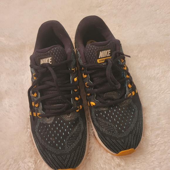 Women running Nike - Picture 3 of 5